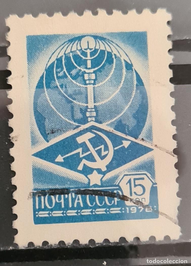 Sellos: Dos sellos usados, de URRSS y de Rusia - Foto 1