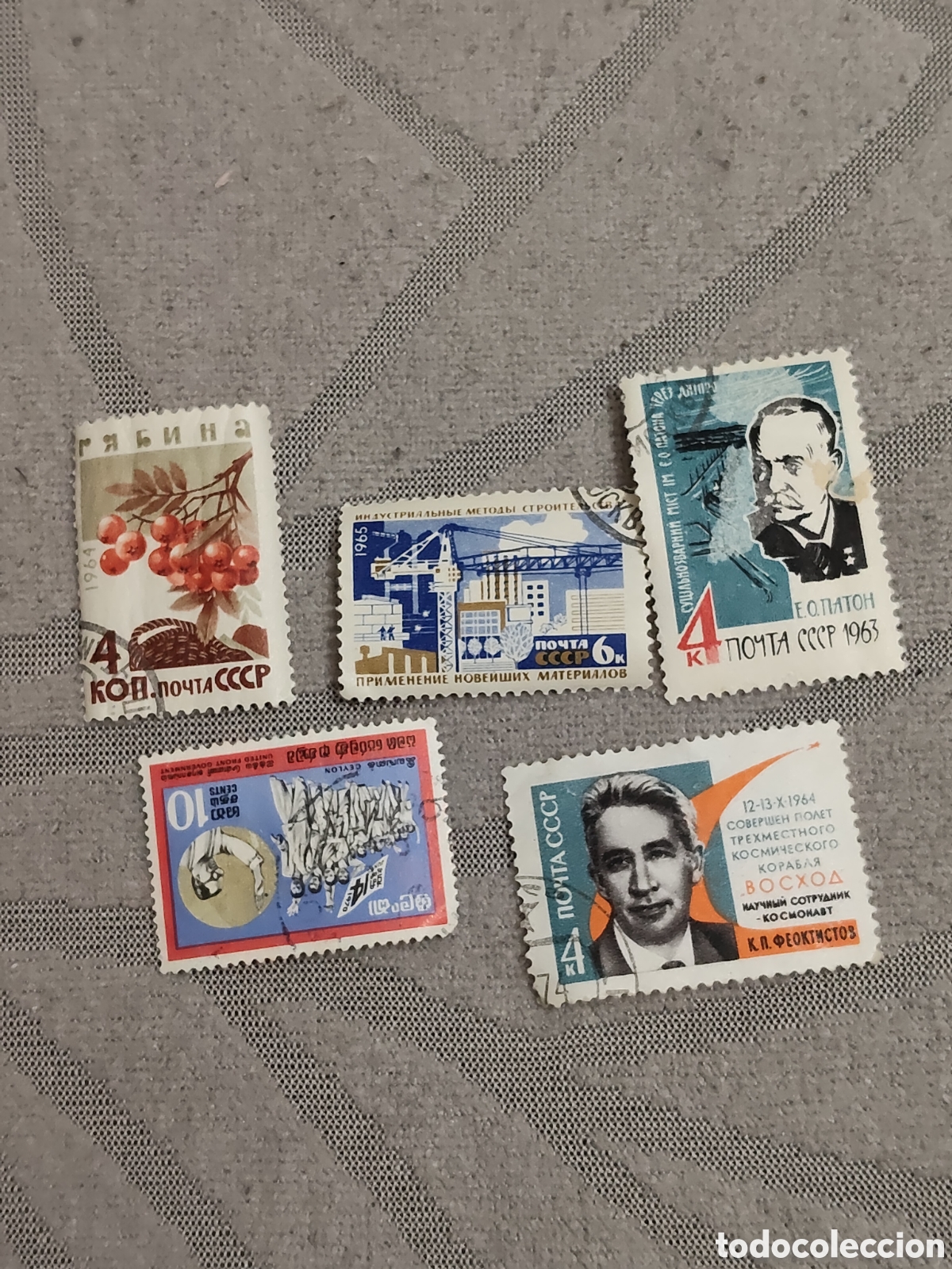 Stamps: 5 sellos antiguos de Rusia tem&aacute;ticas diferentes