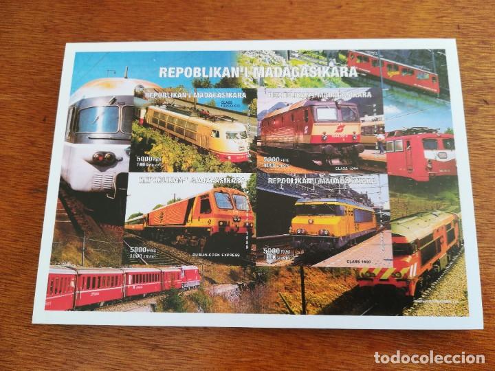 Sellos: Hoja de bloque Madagascar tema trenes 1 - Foto 1