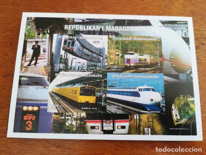 Sellos: Hoja de bloque Madagascar tema trenes 2 - Foto 1