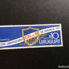 Sellos: URUGUAY Nº YVERT 818** AÑO 1971. NACIONAL MONTEVIDEO,VENCEDOR COPA LIBERTADORES. SERIE CON CHARNELA. Lote 340209363