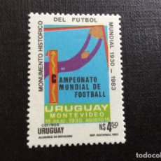 Sellos: URUGUAY Nº YVERT 1143** AÑO 1984. MONUMENTO EN HONOR DE LA COPA DEL MUNDO DE FUTBOL. CON CHARNELA. Lote 340210633