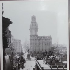 Sellos: SD)1970 URUGUAY, POSTCARD OF THE VIEW OF SARANDI STREET IN MONTEVIDEO WITH SKYSCRAPERS AND THE MOVEM