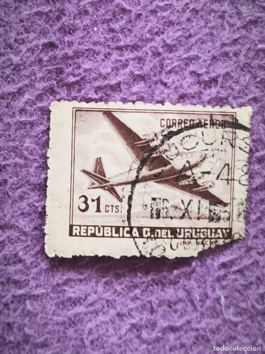 Sellos: Sello Uruguay Correo A&eacute;reo 31 Cts &ndash; Avi&oacute;n Cuatrimotor Sobre Nubes (Imp. Nacional)