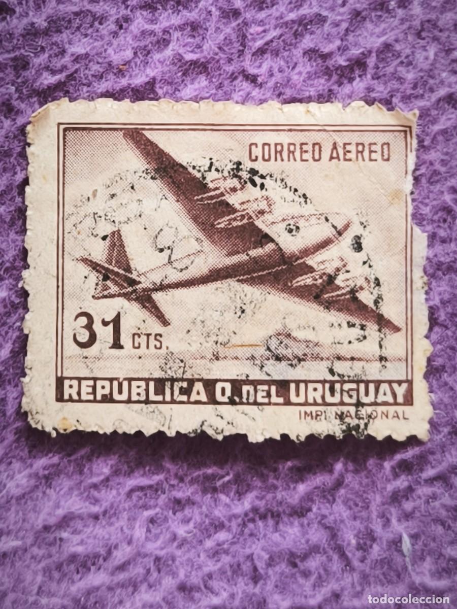 Sellos: Sello Uruguay Correo A&eacute;reo 31 Cts &ndash; Avi&oacute;n Cuatrimotor Sobre Nubes (Imp. Nacional)