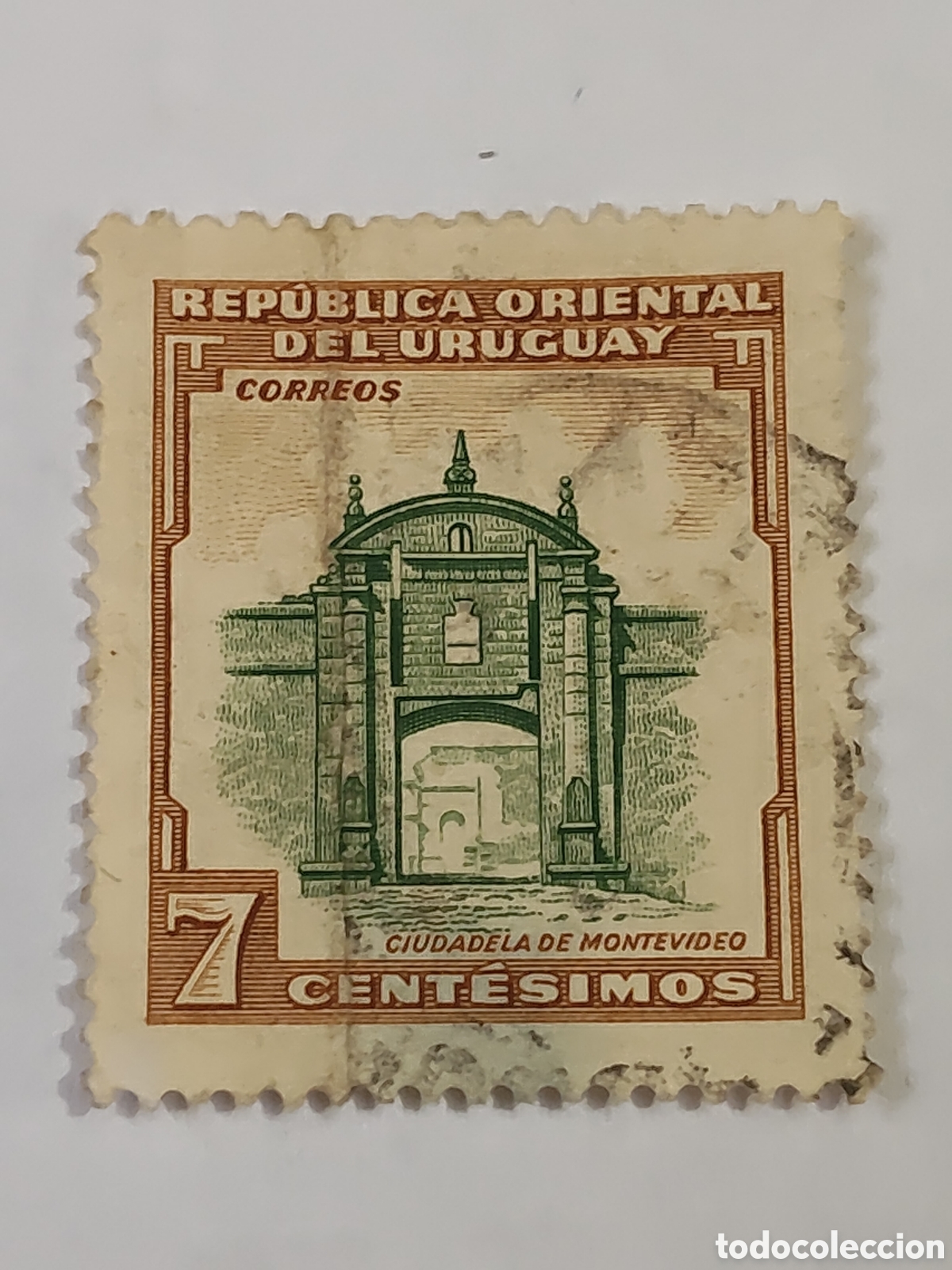 Sellos: Sello de Uruguay puerta de la Ciudadel en Montevideo 1954 usado