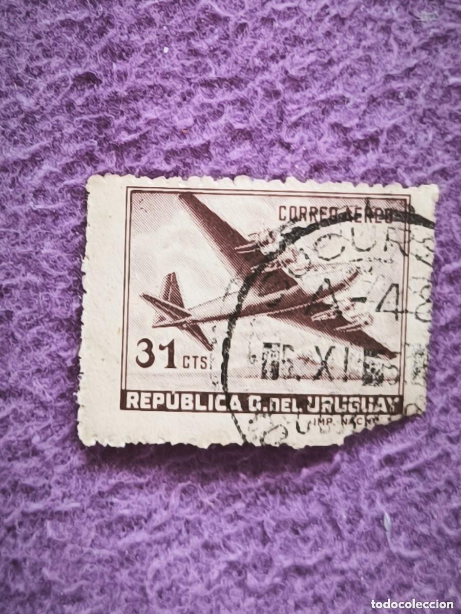 Sellos: Sello Uruguay Correo A&eacute;reo 31 Cts &ndash; Avi&oacute;n Cuatrimotor Sobre Nubes (Imp. Nacional)