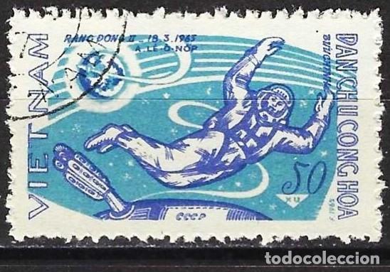 Sellos: Vietnam del Norte 1965 - Mi 404 - YT 462 - Voskhod II & Cosmonauta Alexei Leonov
