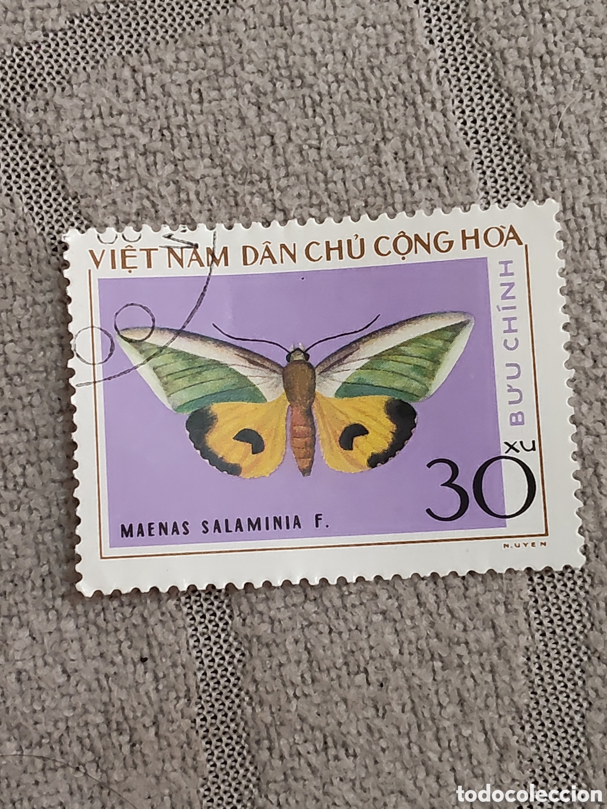 Sellos: Sello de Vietnam mariposas y polillas 1976
