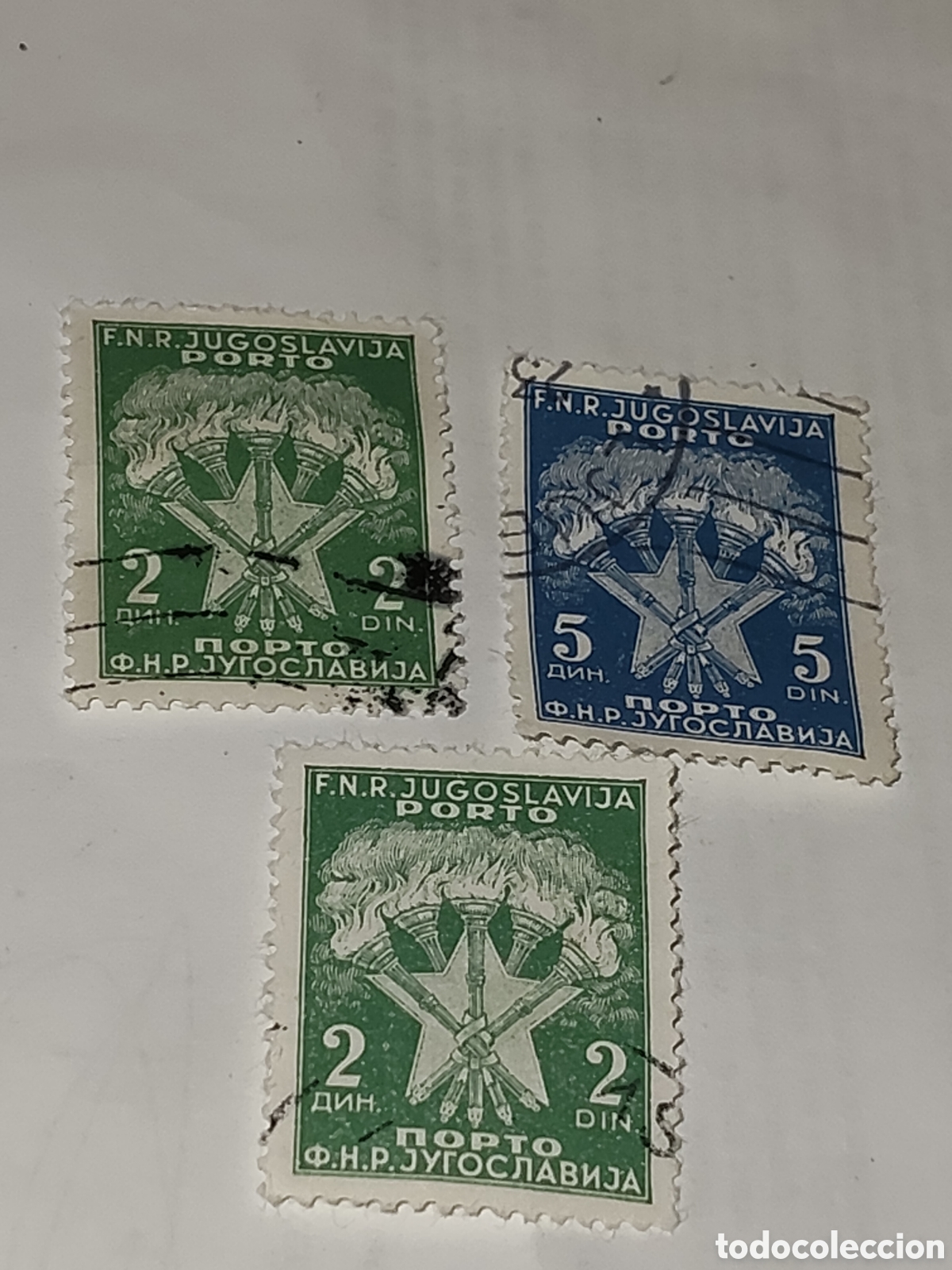 Sellos: 3 sellos de Yugoslavia muestra un haz de antorchas cruzadas sobre una estrella central 1951-52
