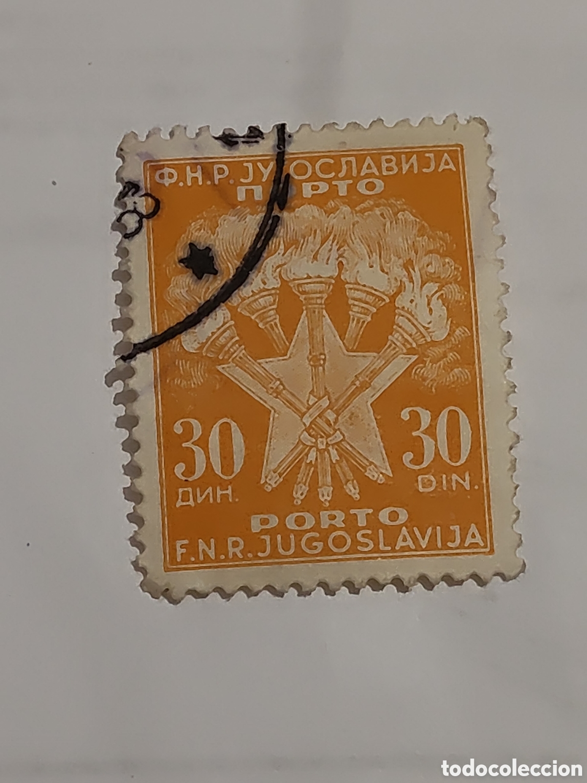 Briefmarken: Sello de Yugoslavia cinco antorchas ardiendo juntas sobre una estrella emblema de la &eacute;poca soci-