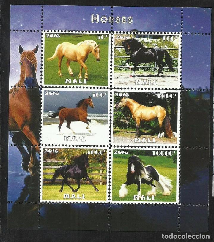 Sellos: HOJA BLOQUE SELLOS 2016 MALI TEMATICA CABALLOS - Foto 1