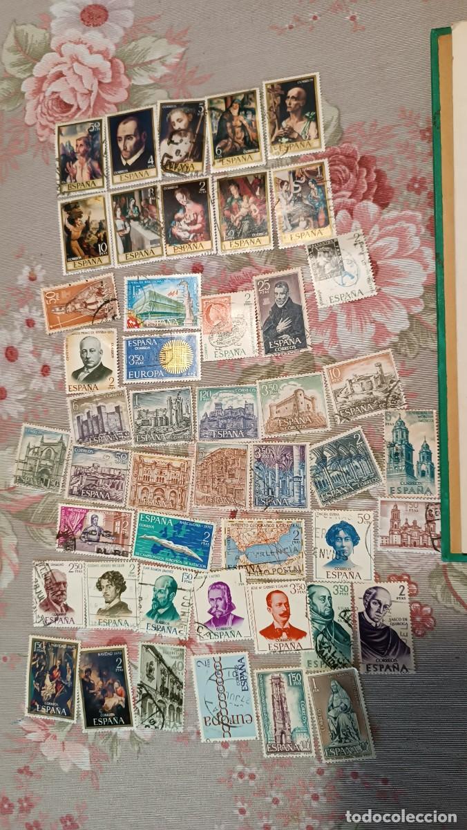 Sellos: Album y m&aacute;s de 400 sellos - Foto 2