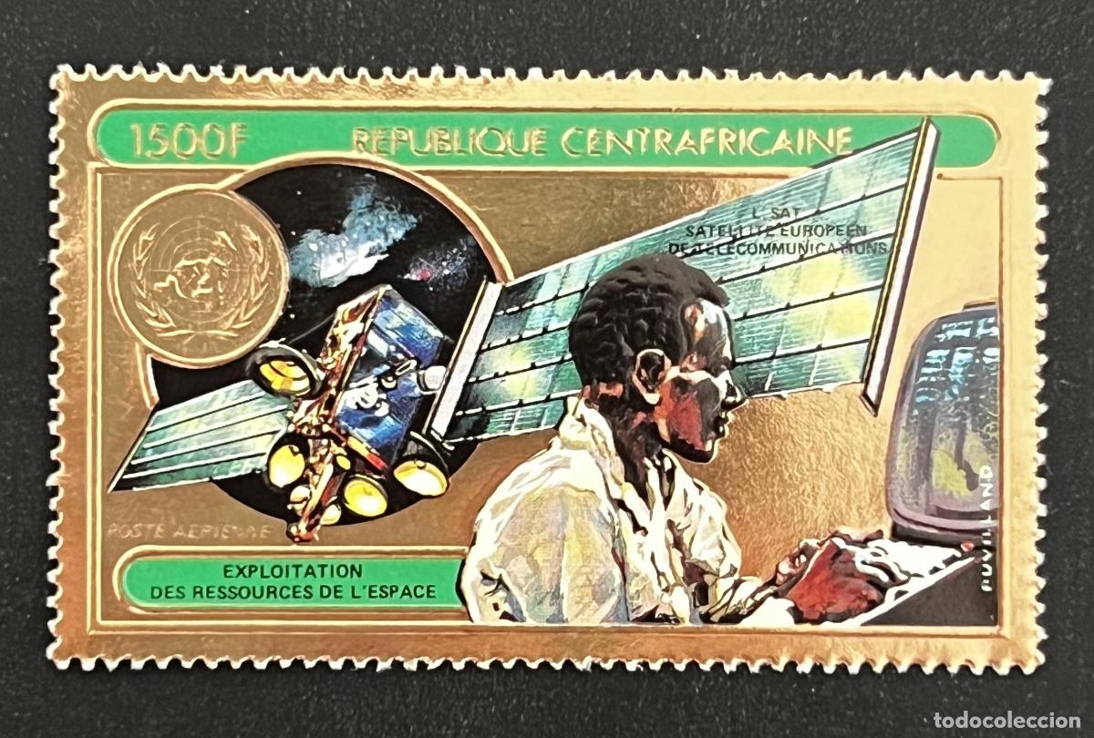 Sellos: Centro&aacute;frica 1982 Mi. 868A correo a&eacute;reo oro sat&eacute;lite espacio L-SAT ONU