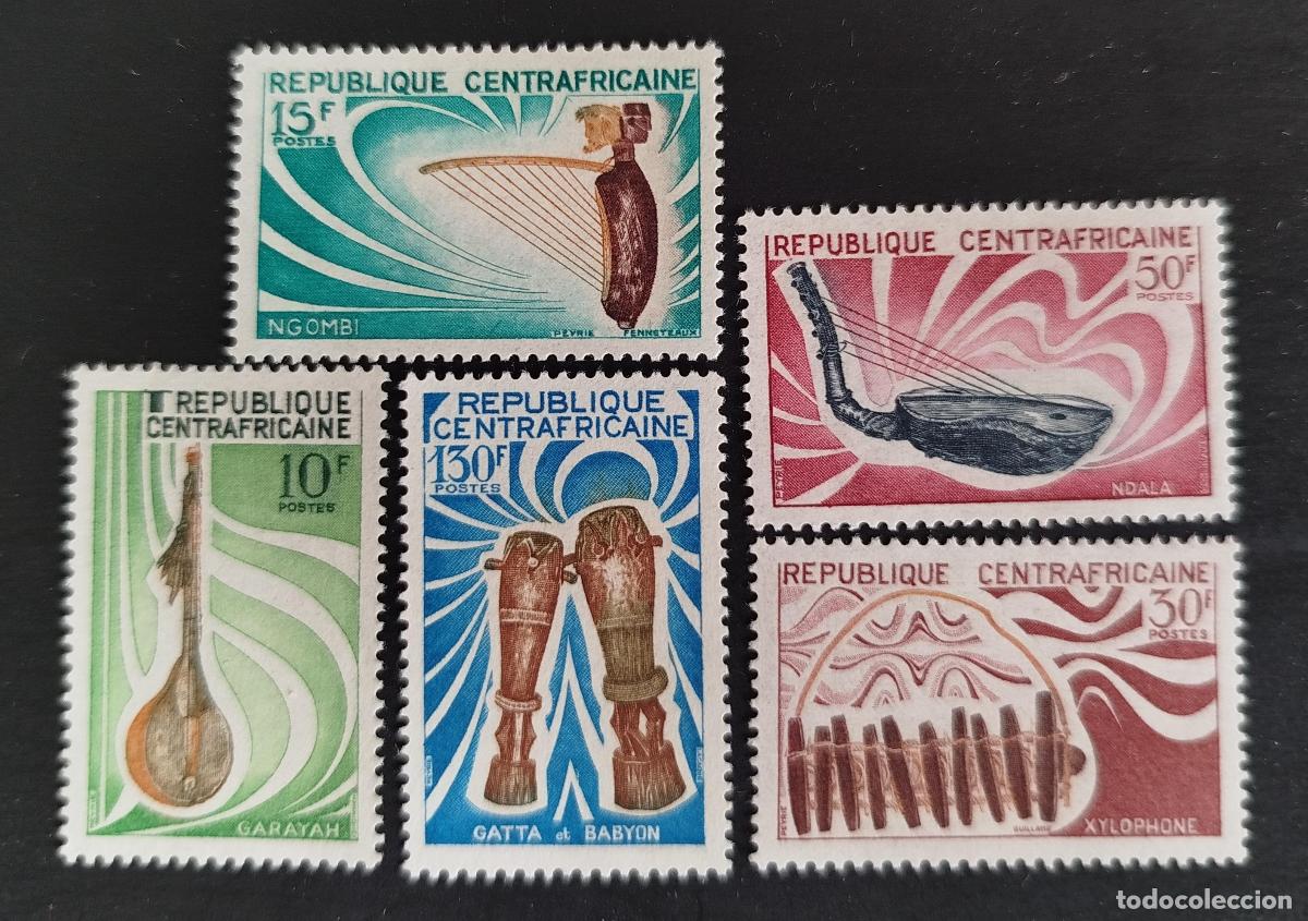 Sellos: Centro&aacute;frica 1970 Mi. 202-206 instrumentos m&uacute;sica africana ngombi ndala
