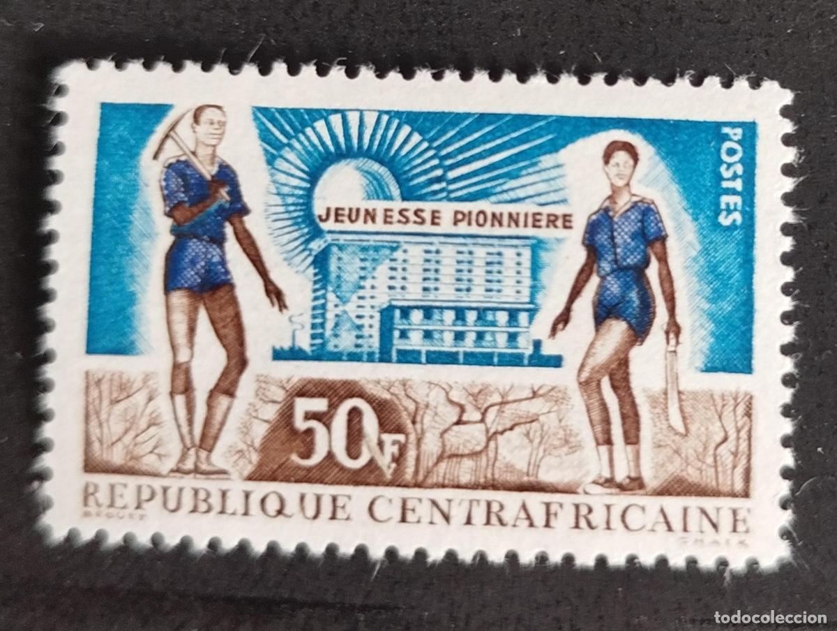 Timbres: Centro&aacute;frica 1963 Mi. 39 Juventud pionera edificio sol trabajo