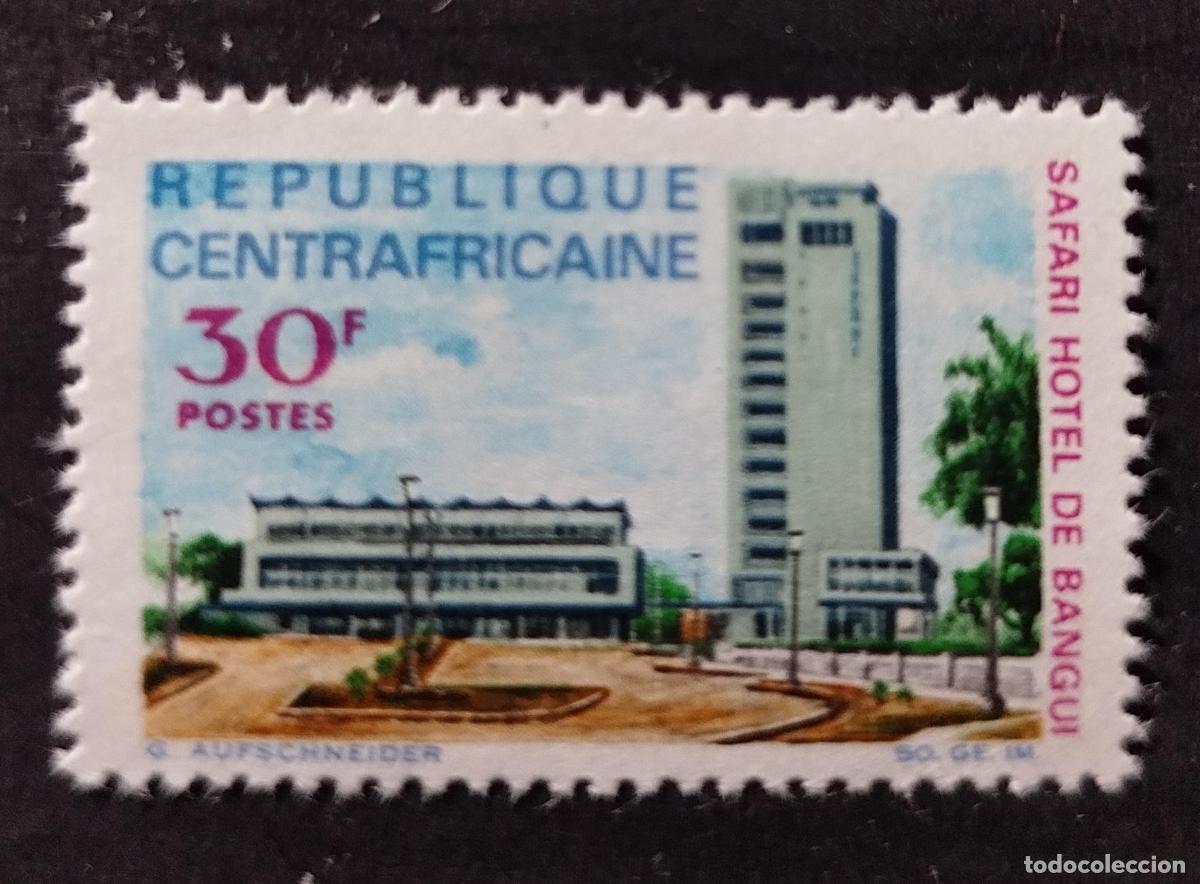 Sellos: Centro&aacute;frica 1967 Mi. 131 Safari Hotel Bangui arquitectura turismo