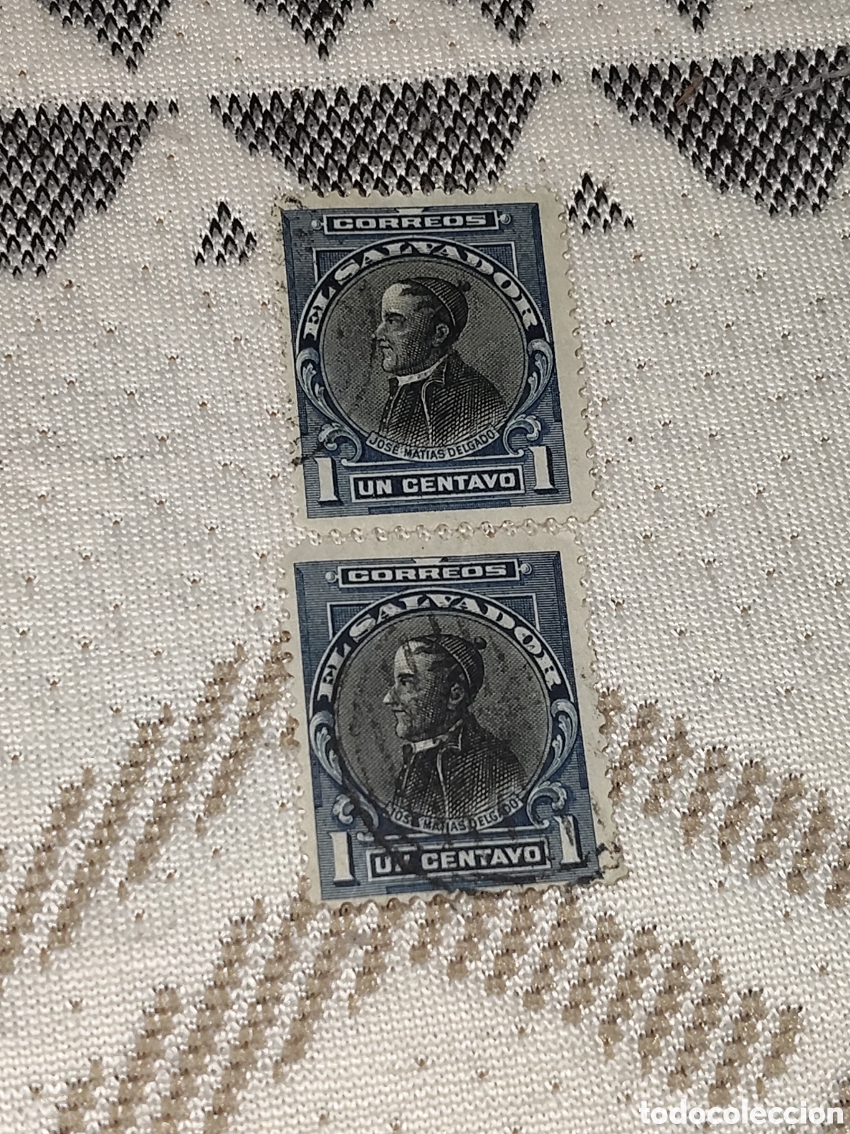 Sellos: 2 Sellos de El Salvador Jos&eacute; Mat&iacute;as Delgado y de Le&oacute;n 1912 usado