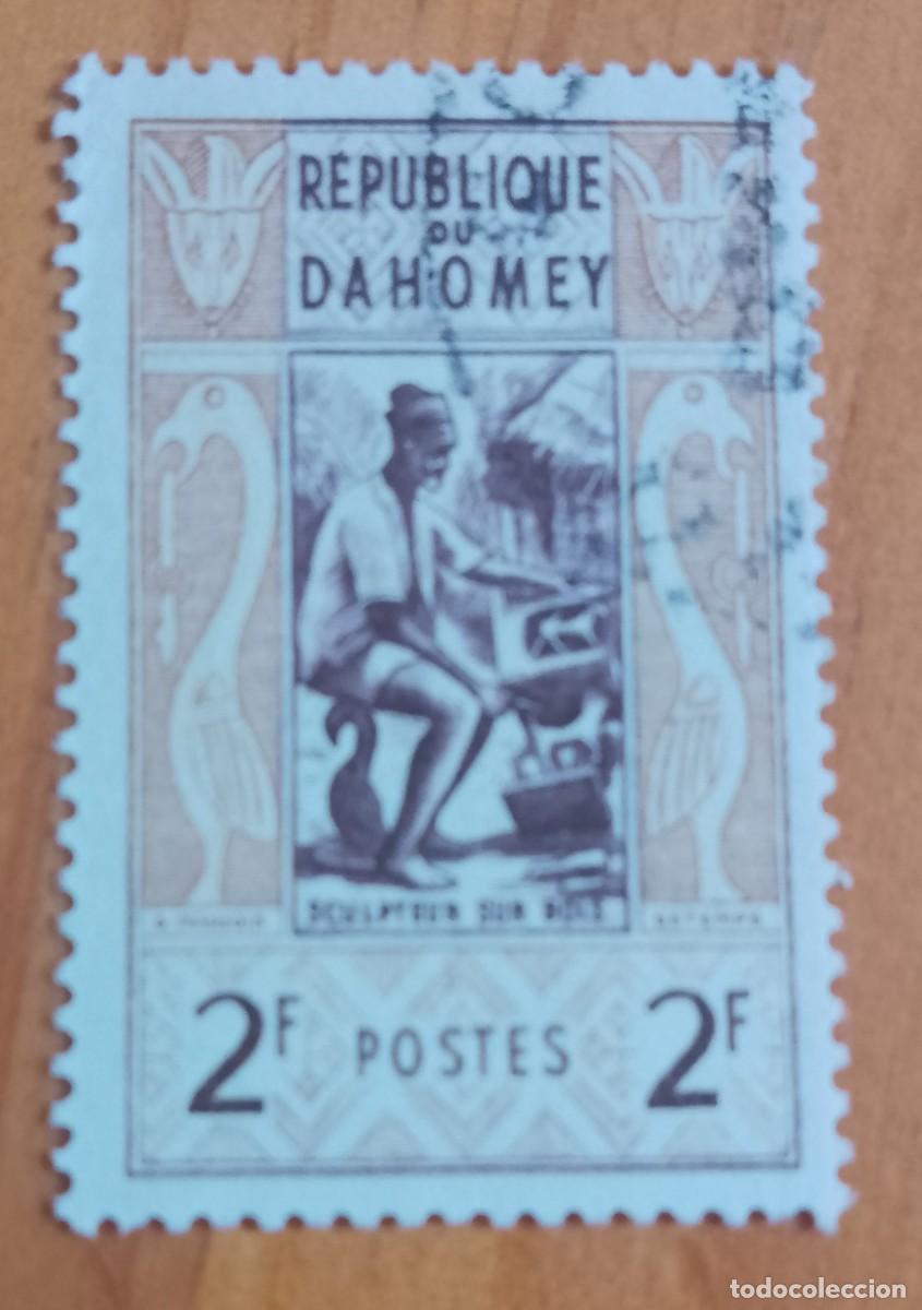 Sellos: DAHOMEY - 2 F - PROFESIONES, ESCULTOR DE MADERA - VER DESCRIPCI&Oacute;N.