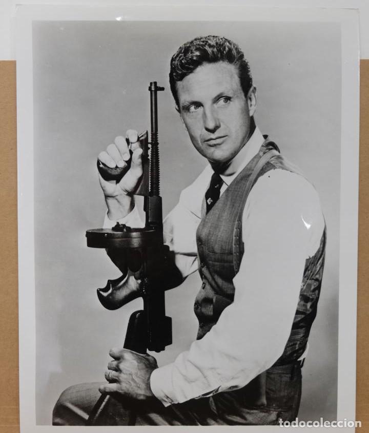 Cine: FOTOGRAF&Iacute;A ORIGINAL ROBERT STACK EN LA SERIE DE TV LOS INTOCABLES - Foto 1