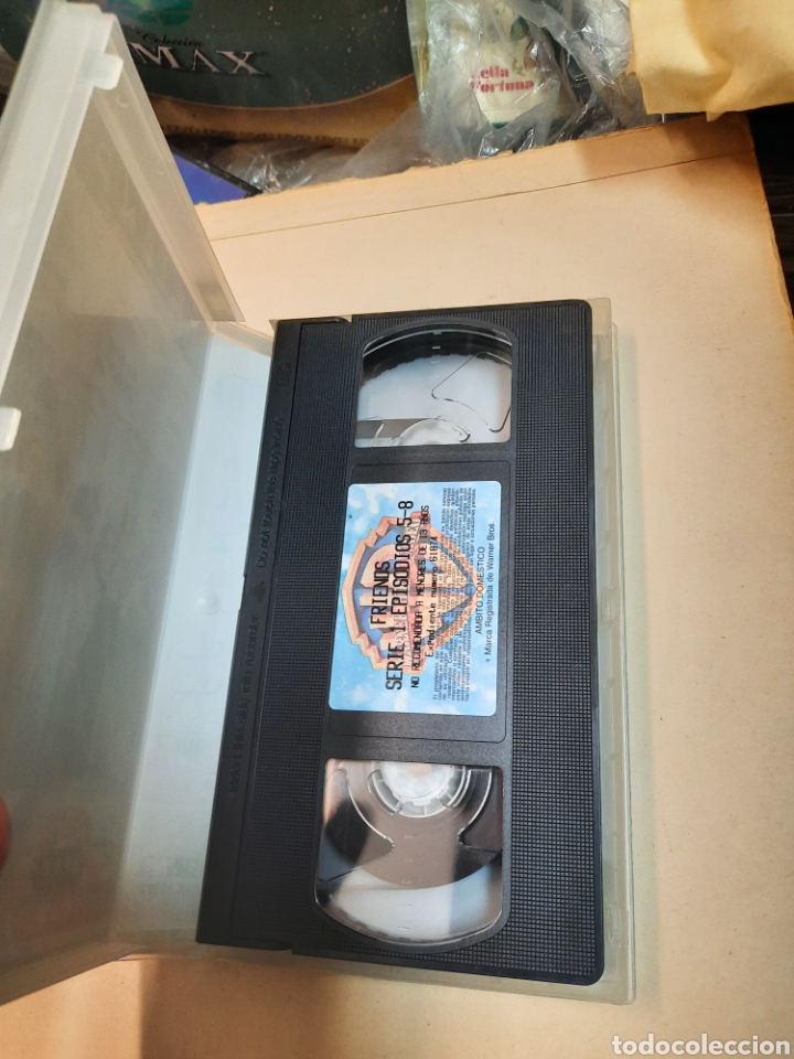 Series de TV: Friends. Cap&iacute;tulos 5 al 8. VHS - Foto 2