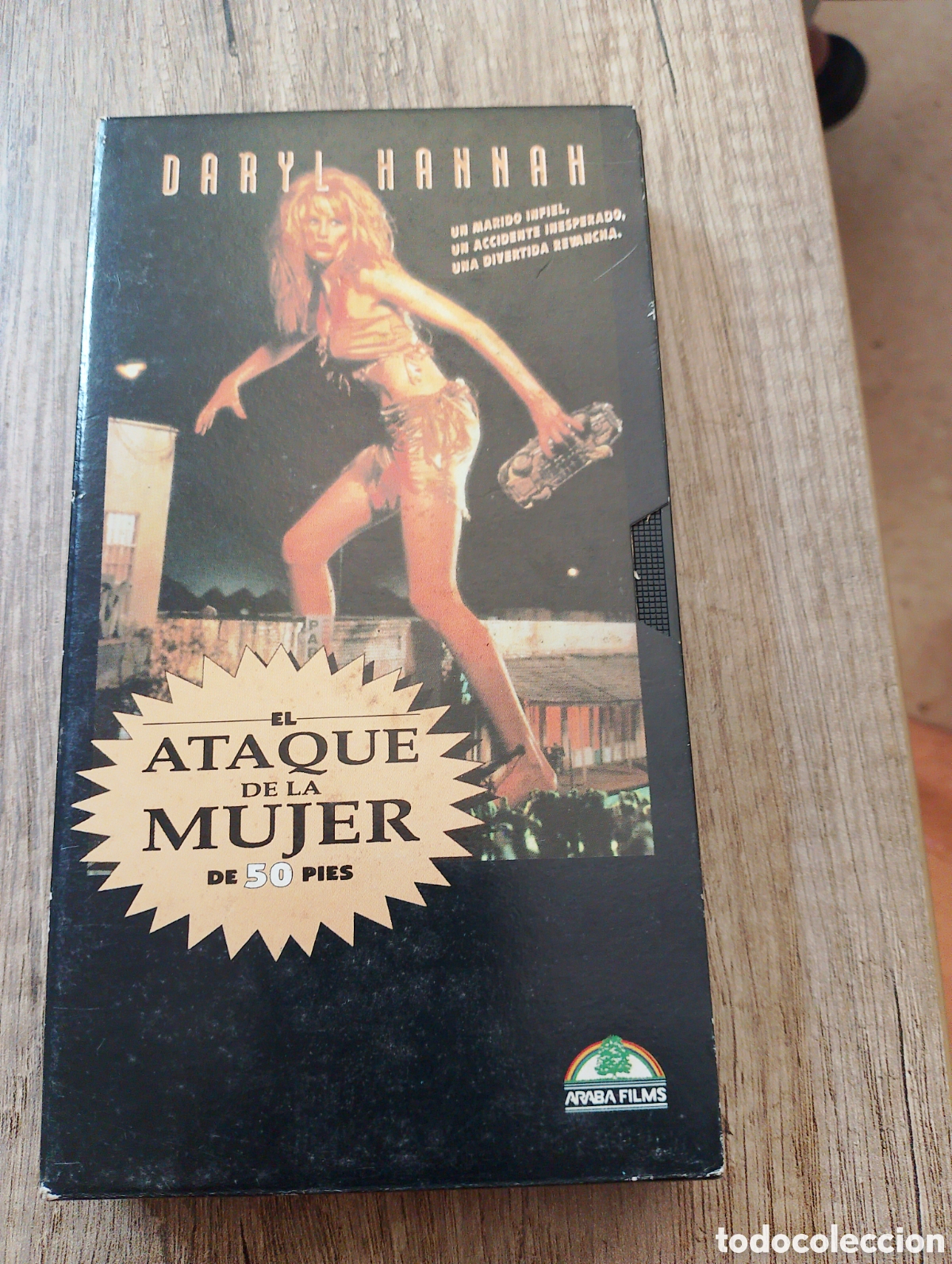 Series de TV: VHS pelicula El Ataque de la Mujer de 50 pies - Foto 1