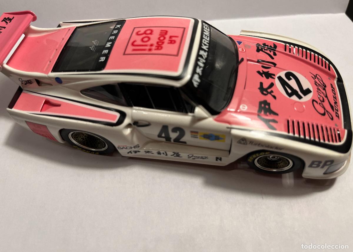 Slot Cars: Porsche 935 K3 Kremer Rosa/blanco, &rdquo;Kremer&rdquo;, texto japon&eacute;s &rdquo;伊太利屋&rdquo;, n&ordm;42, &rdquo;Gonzy&rdquo;