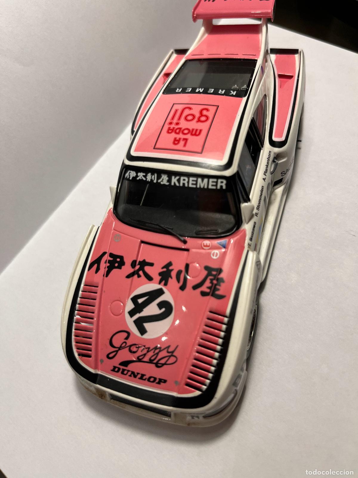 Slot Cars: Porsche 935 K3 Kremer Rosa/blanco, &rdquo;Kremer&rdquo;, texto japon&eacute;s &rdquo;伊太利屋&rdquo;, n&ordm;42, &rdquo;Gonzy&rdquo;