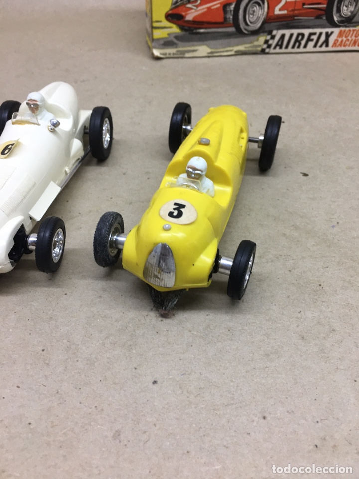 Slot Cars: 2 Coche Airfix motor racing de los a&ntilde;os 60 y una caja