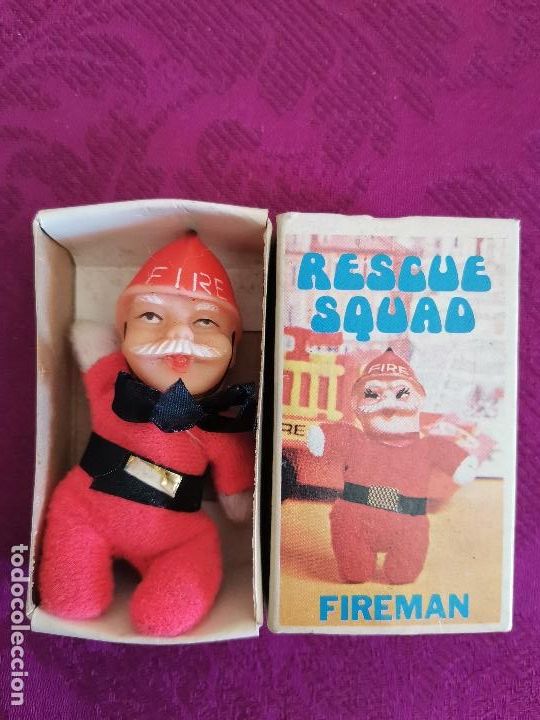 Slot Cars: Antigua Caja de Cerillas con Mu&ntilde;eco Rescue Squad Bombero Made in Hong Kong - A&ntilde;o 1970s.