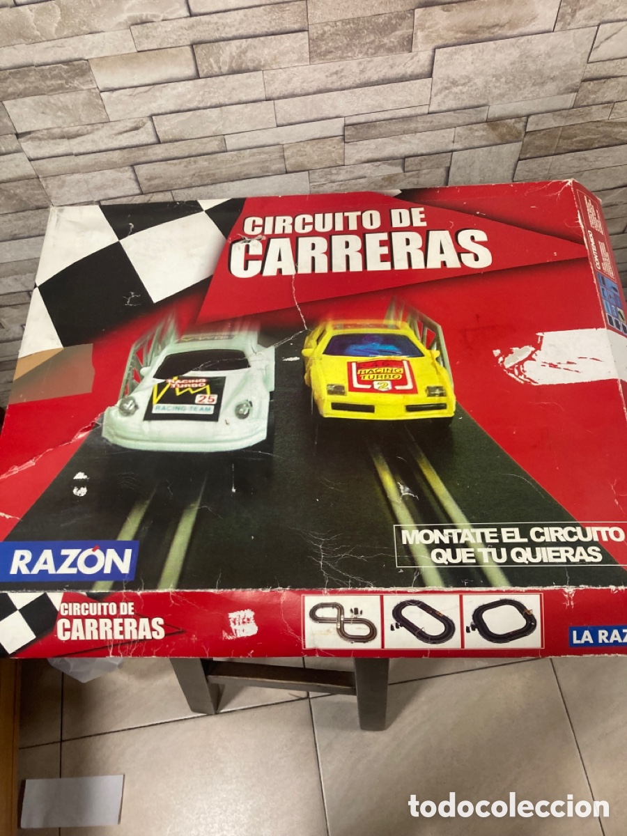 Slot Cars: Circuito de carreras del peri&oacute;dico la raz&oacute;n