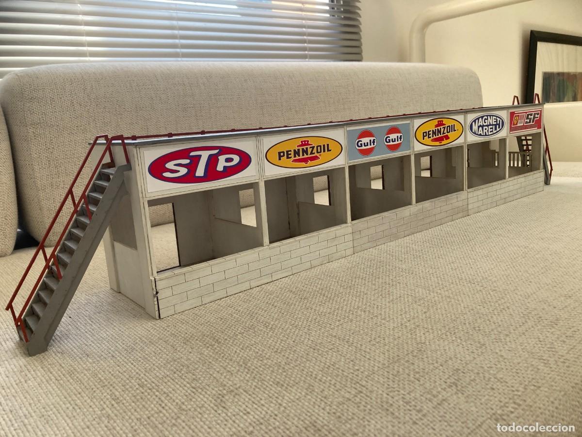 Slot Cars: stands slot car Magnetic racing slot car