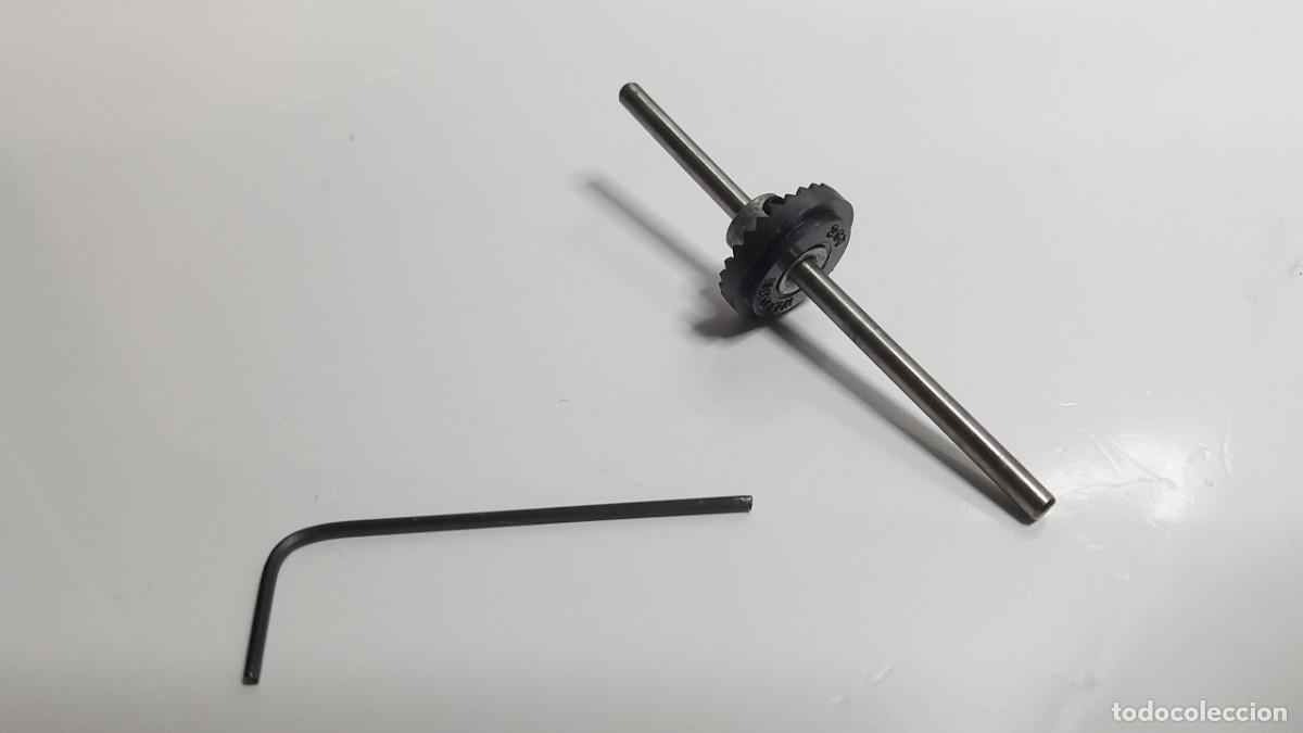 Slot Cars: SLOT SCALEXTRIC EJE CALIBRADO 70X3,20mm CON CORONA 26T DIENTES