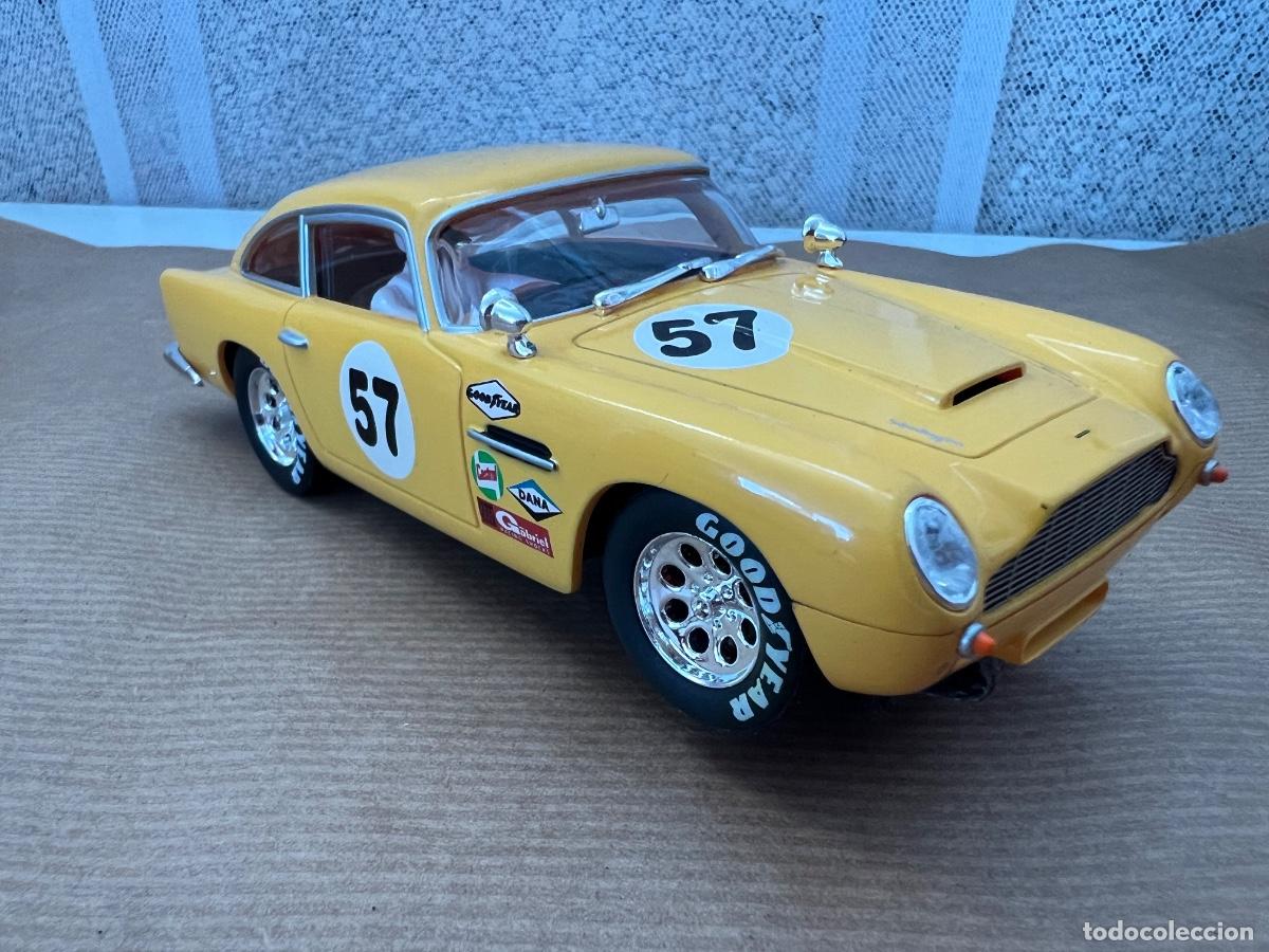 Slot Cars: ASTON MARTIN DB5 CARRERA EVOLUTION SCALEXTRIC