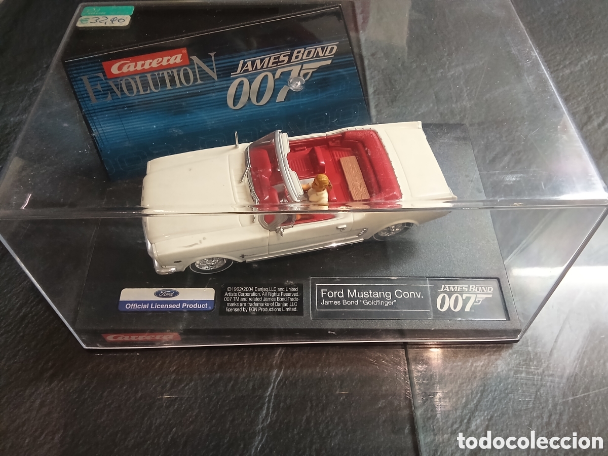 Slot Cars: Coche Slot de carrera dedicado a las pel&iacute;culas de James Bond, blanco y descapotable