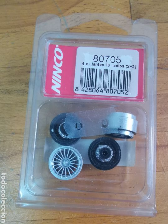Slot Cars: 4 llantas de 18 r&agrave;dios para coche scalextric de Ninco. Ref. 80705.nuevas en bl&iacute;ster. Del 2006 aprox.
