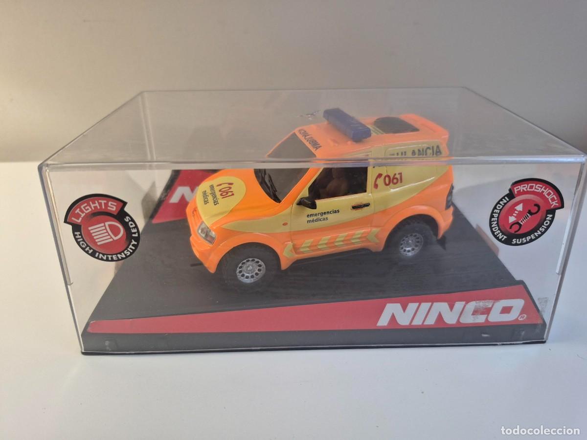 Slot Cars: SCALEXTRIC NINCO COCHE MITSUBISHI PAJERO EMERGENCIAS AMBULANCIA MEDICAS SLOT CAR MEDICO