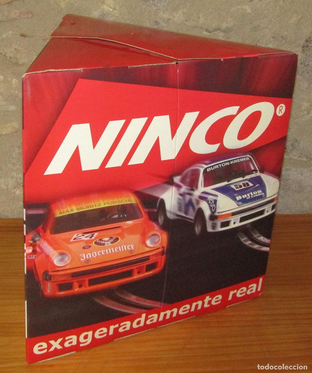 Slot Cars: CARTEL PUBLICITARIO SCALEXTRIC NINCO DE ANTIGUA TIENDA - FORMA TRIANGULAR