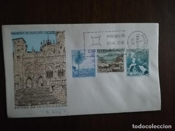 Sellos: SOBRE PRIMER DIA. MONASTERIO DE GUADALUPE. CACERES. 1966. - Foto 1