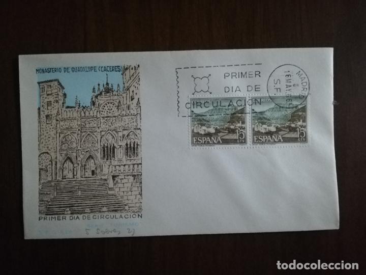 Sellos: SOBRE PRIMER DIA. MONASTERIO DE GUADALUPE. CACERES. 1966. - Foto 1