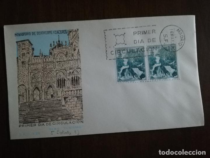 Sellos: SOBRE PRIMER DIA. MONASTERIO DE GUADALUPE. CACERES. 1966. - Foto 1