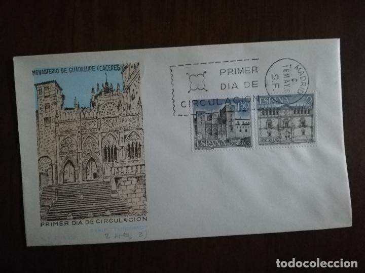 Sellos: SOBRE PRIMER DIA. MONASTERIO DE GUADALUPE. CACERES. 1966. - Foto 1