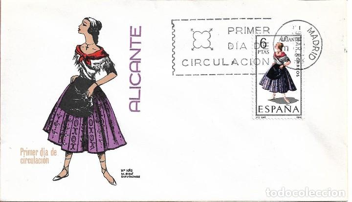Timbres: TRAJE DE ALICANTE TRAJES TIPICOS ESPA&Ntilde;OLES 1967 (EDIFIL 1769) SOBRE PRIMER DIA SIN CIRCULAR MS. RARO