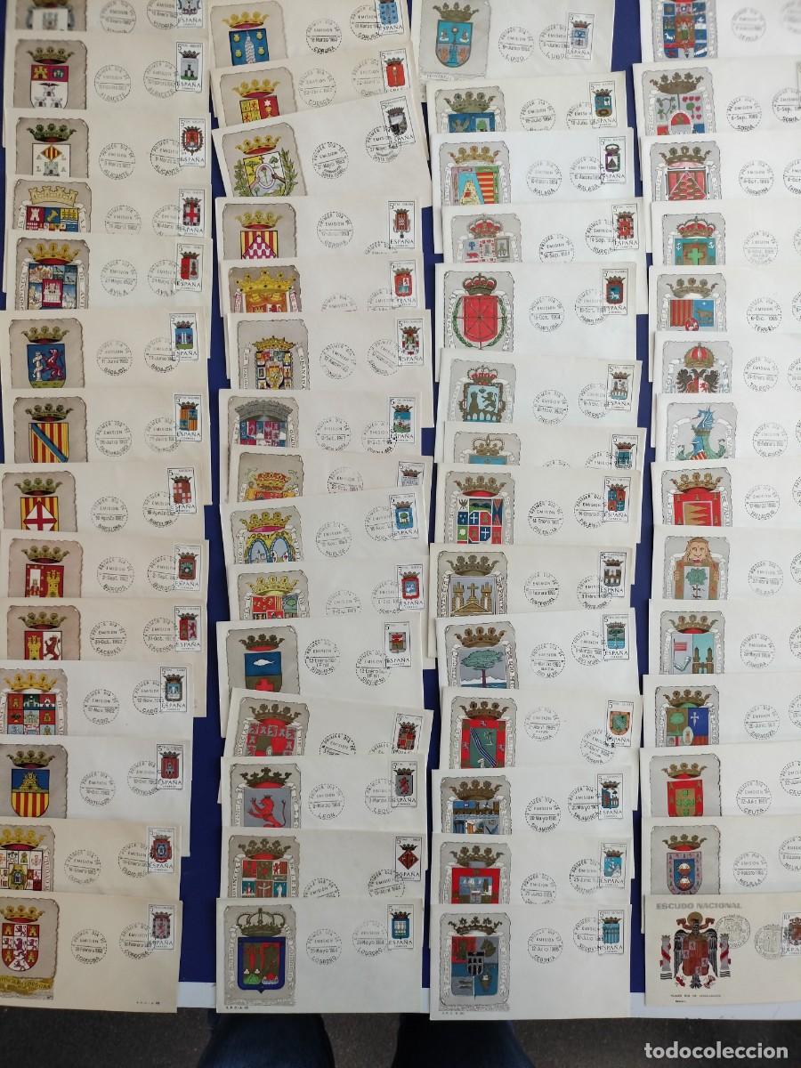 Sellos: COLECCI&Oacute;N COMPLETA DE SPD - PRIMER D&Iacute;A DE LA SERIE DE ESCUDOS CON MARASELLOS CAPITAL DE PROVINCIA