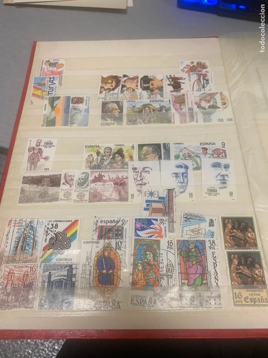 Sellos: &Aacute;LBUM CON GRAN LOTE DE SELLOS ESPA&Ntilde;A, VITOLAS, SOBRES,... / VER FOTOS