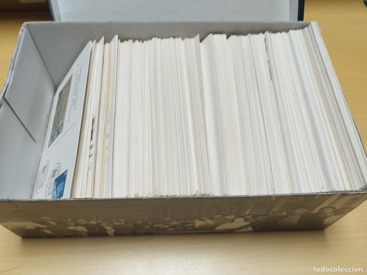 Timbres: CAJA CONTENIENDO CIENTOS DE SOBRES DE PRIMER D&Iacute;A DE ESPA&Ntilde;A. PUEDE HABER ALGUN MATASELLOS ESPECIAL.