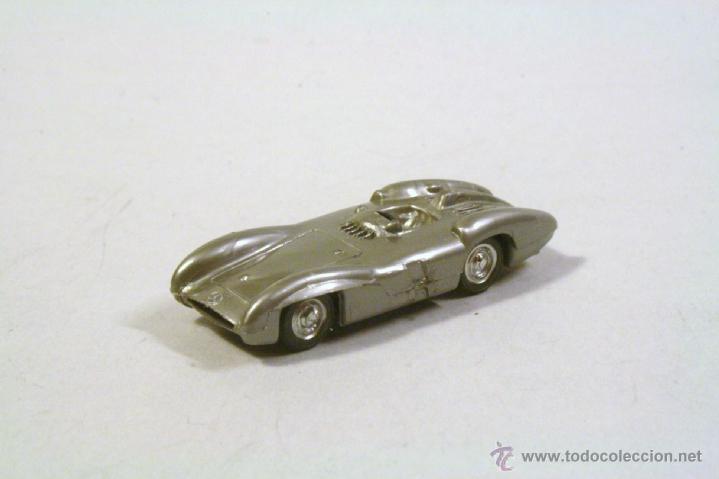 EKO. Escala 1:86. Mercedes Benz. Color plateado.