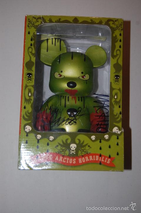 MAGNIFICA FIGURA MUÑECO OSO BEAR MALVINS EN CAJA ORIGINAL AUTOGRAFIADO POR SUS AUTORES 20 CM. NUEVA