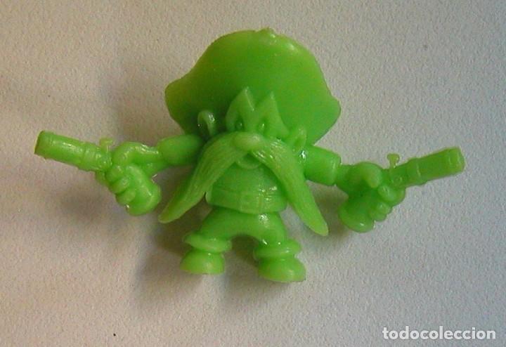 FIGURA DE PLÁSTICO O PVC DE LOS CHICLES DUNKIN SAM CASCARRABIAS COLOR VERDE MARCADO EN GORRO 1967 