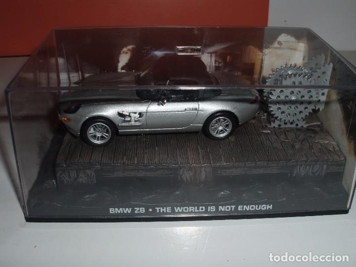 COCHE BMW Z8 JAMES BOND 007 PELICULA THE WORLD IS NOT ENOUGH ESCALA 1 :43